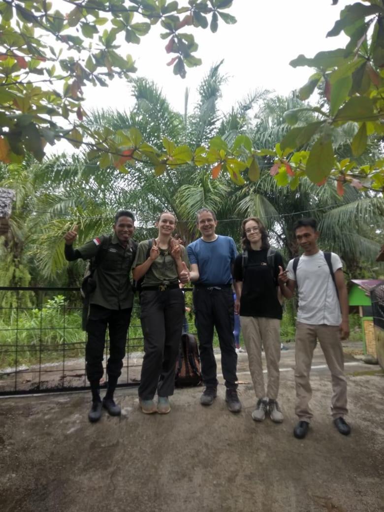 Magpie Homestay & Jungle Trekking Especially For Guest Trekking With Us בוקיט לוואנג מראה חיצוני תמונה